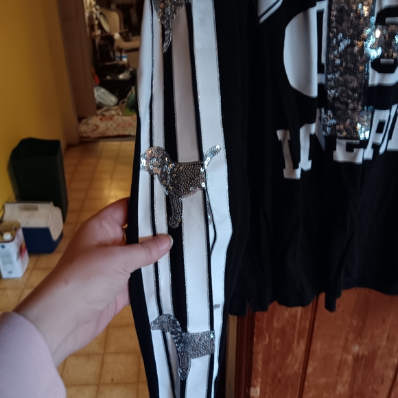 VS PINK NWOT htf bling ✨️ on front and down long sleeved t-shirt. L - Picture 3 of 5